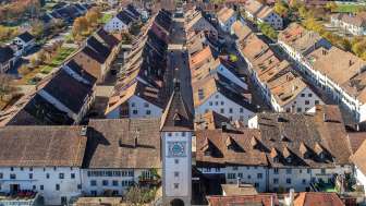 Vom Städtli ins Weinbaudorf