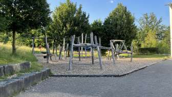 Aire de jeux près de l'école primaire