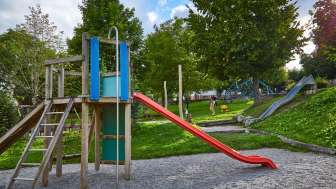 Aire de jeux près du centre du village