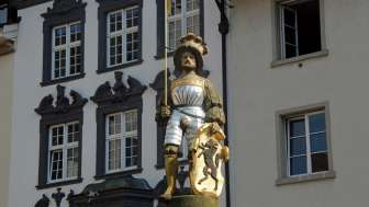 Fontaine de la place Walther-Bringolf Fontaine de la place Walther-Bringolf