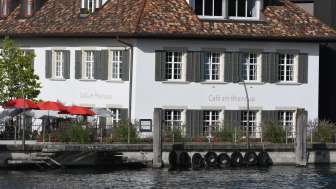 Café sur le quai du Rhin