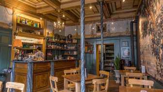 Café à vin Bunter Vogel